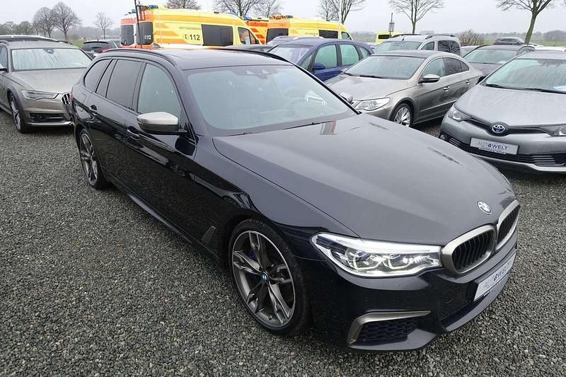 Gebraucht BMW 550 400 PS (294 kW) 2019 Saphirschwarz Kombi