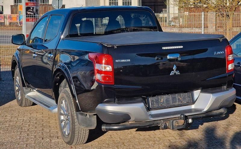 Gebraucht Mitsubishi L200 Top 181 PS (133 kW) 2019 Schwarz Abholung