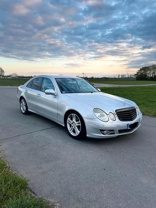 Gebraucht Mercedes E230 Avantgarde 204 PS (150 kW) 2008 Grau Limousine