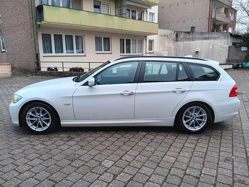 Gebraucht BMW 320 Efficient Dynamics 163 PS (119 kW) 2011 Weiß Kombi