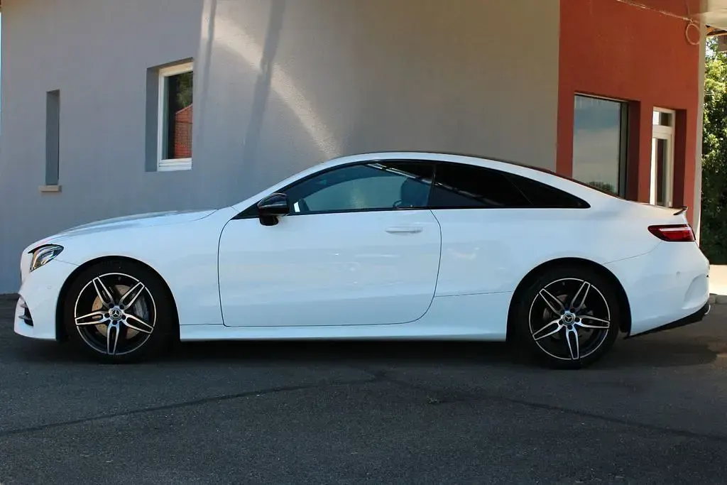 Gebraucht Mercedes E300 AMG line 258 PS (189 kW) 2019 Polarweiss Coupé