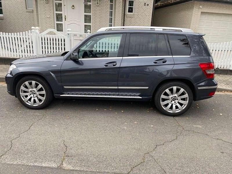 Grau Gebraucht 2011 Mercedes GLK220 SUV | 11.500 € (Teuer) - Bild 1/4
