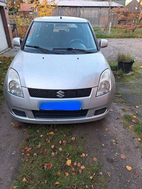Grau Gebraucht 2007 Suzuki Swift Limousine | 2.580 € (Fairer Preis) - Bild 1/4