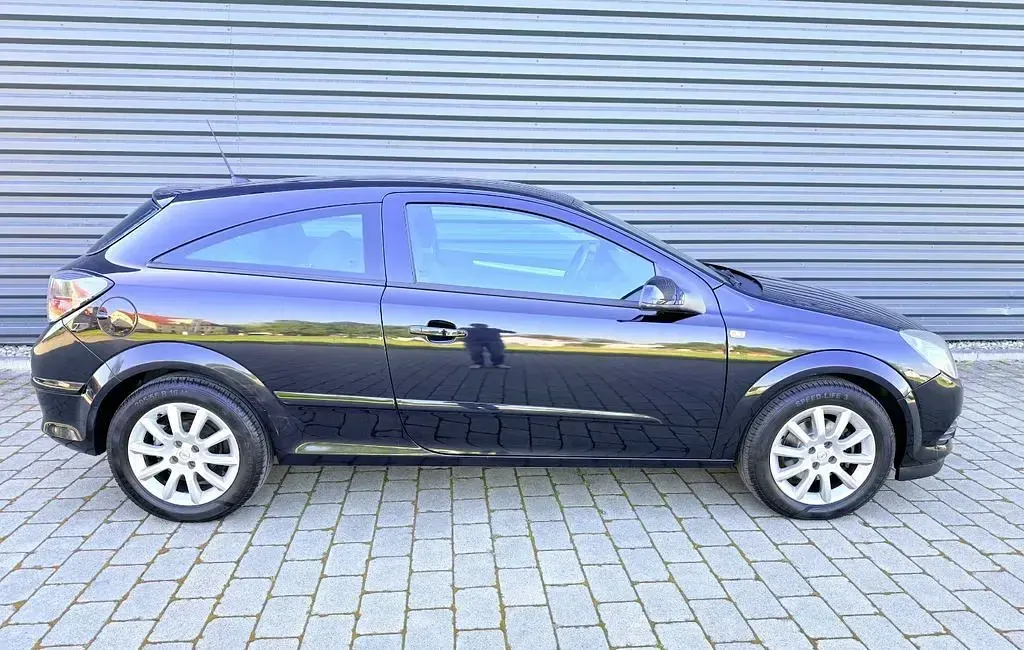 Gebraucht Opel Astra GTC Edition 105 PS (77 kW) 2007 Saphirschwarz/black sapphire Coupé