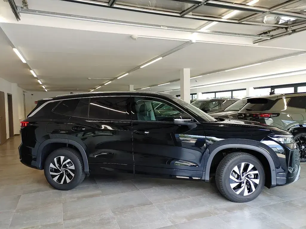 Neu VW Tayron 150 PS (110 kW) 2026 Grenadillschwarzmetallic SUV