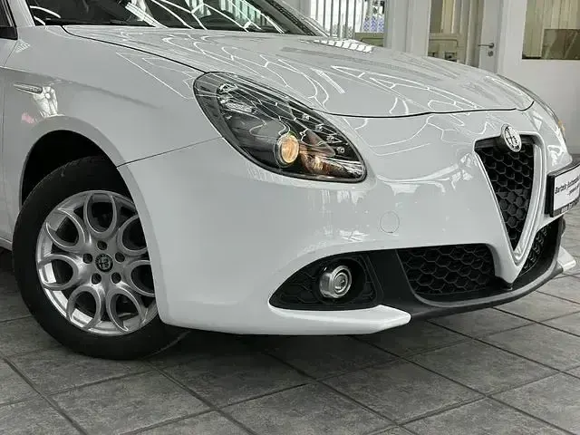 Gebraucht Alfa Romeo Giulietta Super 120 PS (88 kW) 2017 Colore esterno (alfa weiss) Kleinwagen