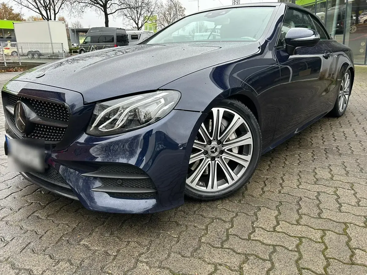 Gebraucht Mercedes E300 AMG line 258 PS (189 kW) 2020 Blau Cabrio