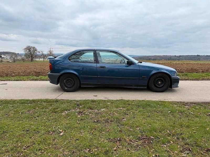 Gebraucht BMW 316 M Sport 102 PS (75 kW) 1995 Blau Coupé