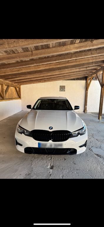 Weiß Gebraucht 2020 BMW 330e Sport Line Limousine | 24.250 € (Guter Preis) - Bild 1/4