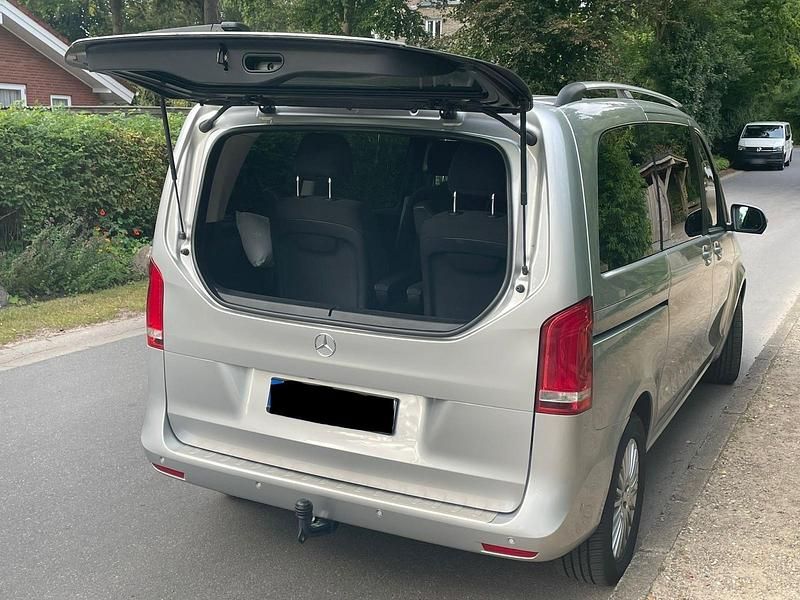 Gebraucht Mercedes V220 163 PS (119 kW) 2019 Silber Van / Kleinbus