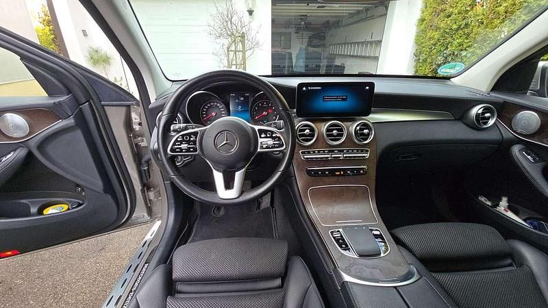 Gebraucht Mercedes GLC200 197 PS (144 kW) 2019 Silber SUV