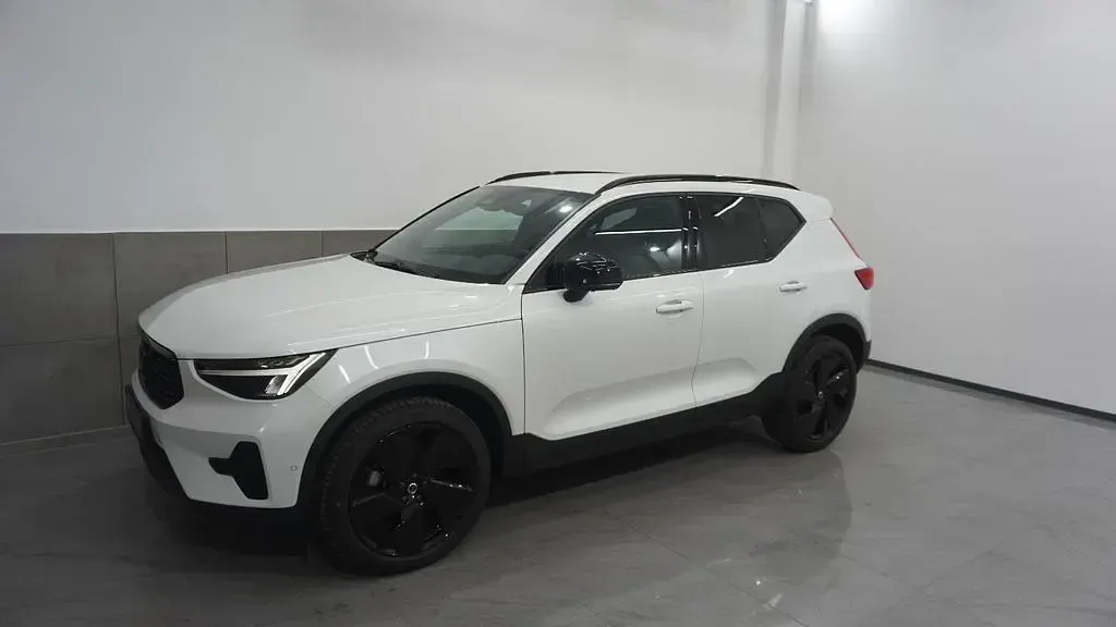 Gebraucht Volvo XC40 Plus 163 PS (119 kW) 2025 Weiß SUV