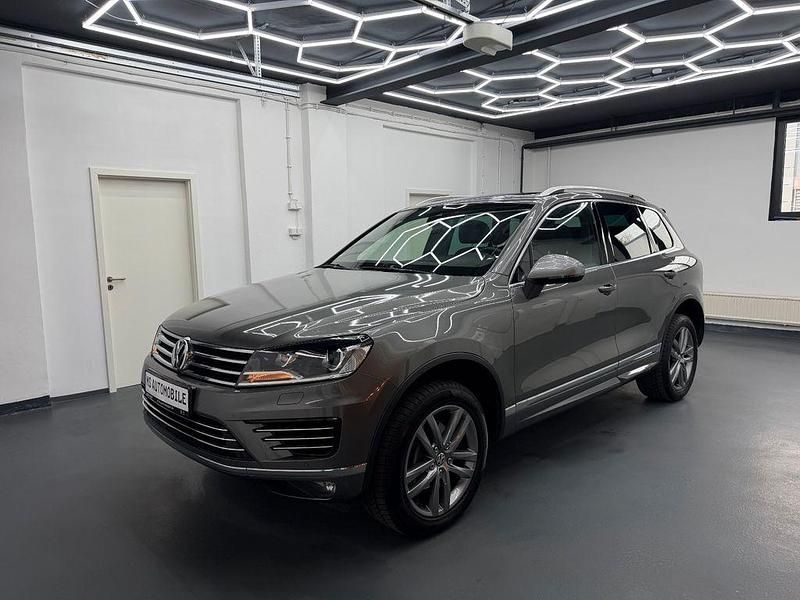 Grau Gebraucht 2016 VW Touareg SUV | 20.990 € (Fairer Preis) - Bild 1/4