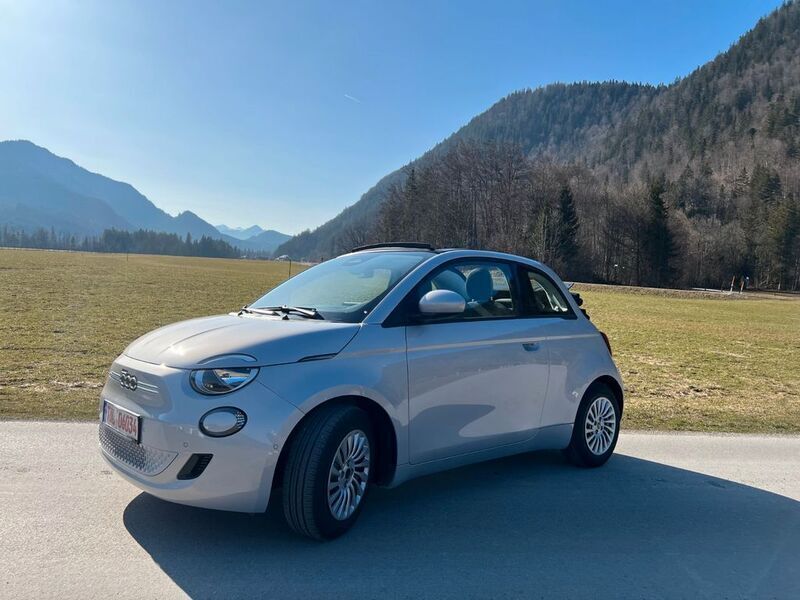 Blau Neu 2025 Fiat 500e Cabrio | 35.665 € (Teuer) - Bild 1/4