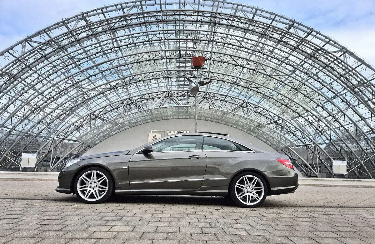 Gebraucht Mercedes E200 AMG 184 PS (135 kW) 2012 Beige Coupé