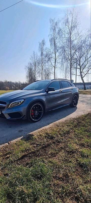 Grau Gebraucht 2016 Mercedes GLA45 AMG AMG SUV | 25.800 € (Fairer Preis) - Bild 1/4