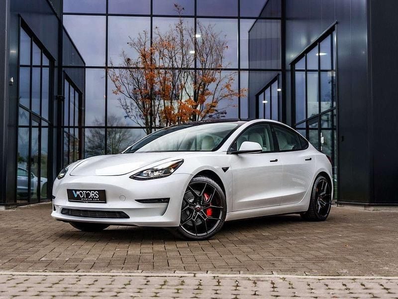 Weiß Gebraucht 2021 Tesla Model 3 Performance Limousine | 33.995 € (Teuer) - Bild 1/4