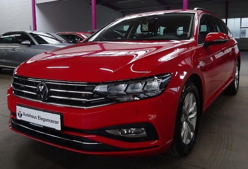 Gebraucht VW Passat 122 PS (89 kW) 2023 Rot Kombi