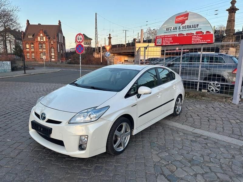Gebraucht Toyota Prius Life 99 PS (72 kW) 2010 Weiß Kleinwagen