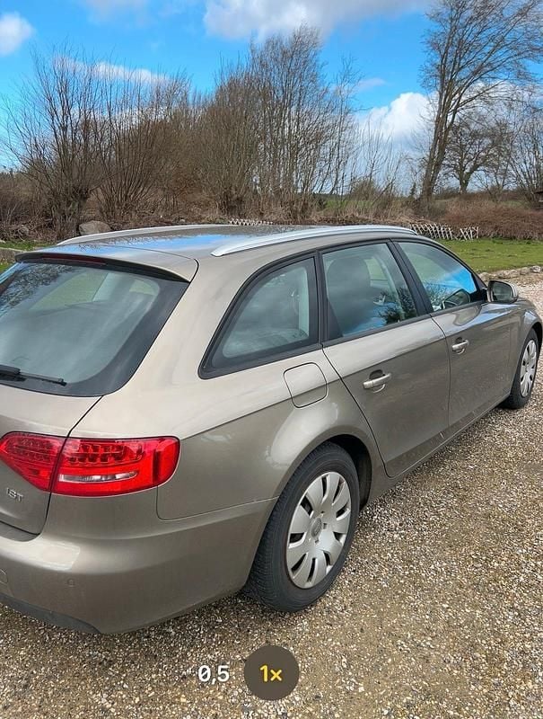 Gebraucht Audi A4 130 PS (95 kW) 2009 Gelb Limousine