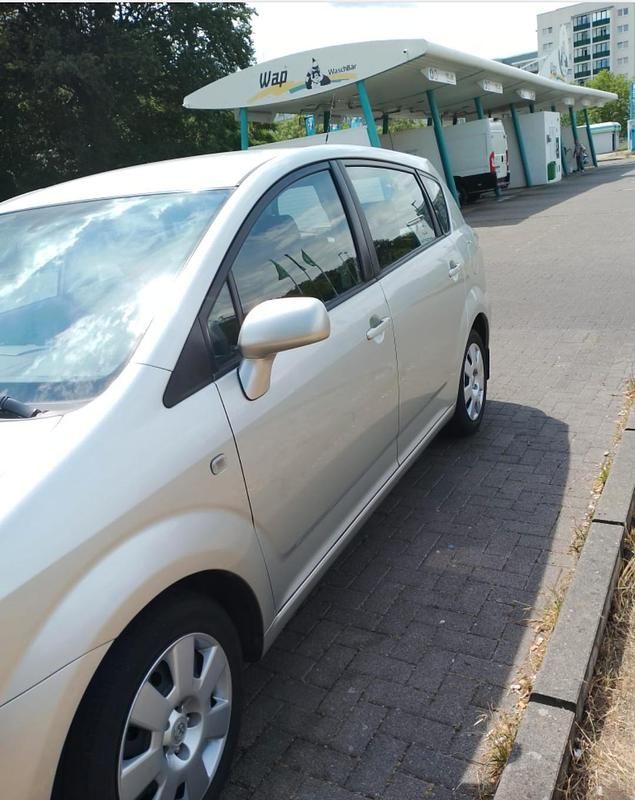 Silber Gebraucht 2006 Toyota Corolla Verso Van / Kleinbus | 3.500 € - Bild 1/4