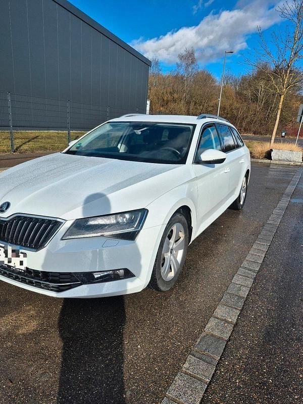 Gebraucht Skoda Superb 150 PS (110 kW) 2017 Weiß Kombi