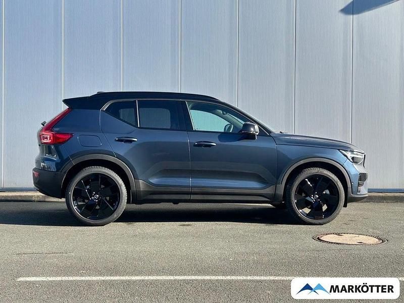 Neu Volvo XC40 Plus 163 PS (119 kW) 2026 Blau SUV