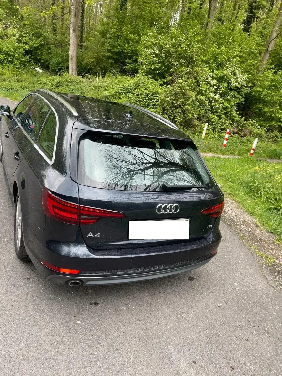 Używany Audi A4 S-Line 150 KM (110 kW) 2018 Niebieski Kombi