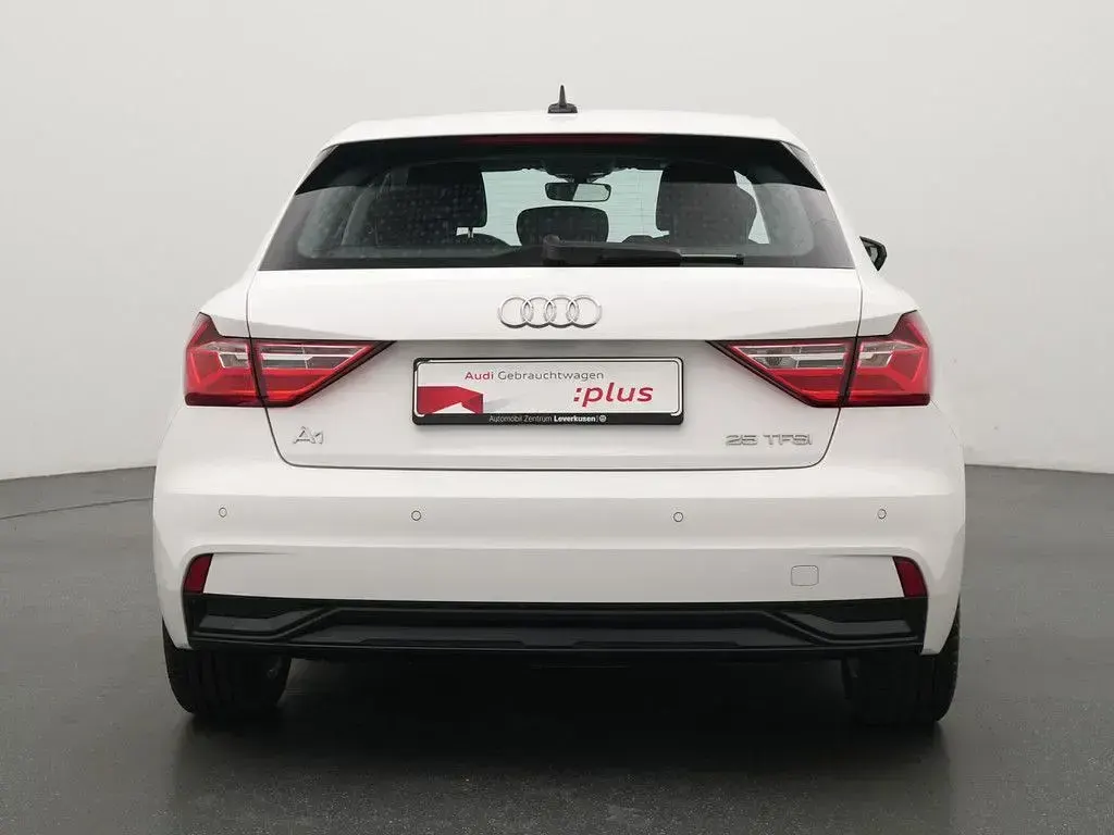 Gebraucht Audi A1 95 PS (69 kW) 2022 Weiss / cortinaweiss SUV