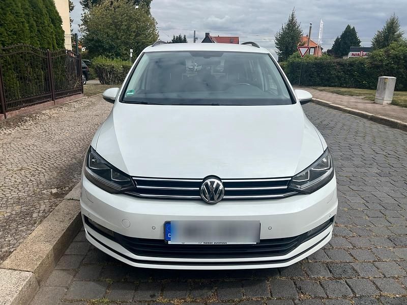 Weiß Gebraucht 2016 VW Touran Van / Kleinbus | 14.500 € (Fairer Preis) - Bild 1/4