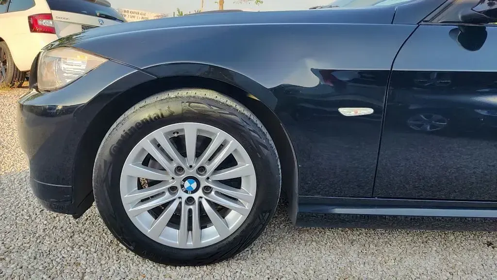 Gebraucht BMW 318 143 PS (105 kW) 2012 Schwarz Kombi