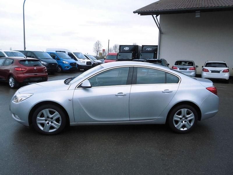 Gebraucht Opel Insignia Edition 131 PS (96 kW) 2009 Silber Limousine