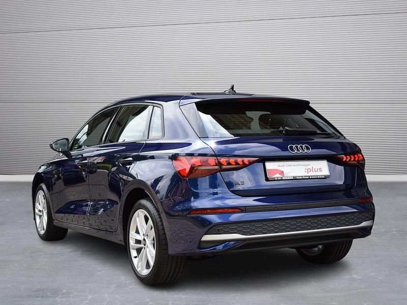 Gebraucht Audi A3 Ambiente 150 PS (110 kW) 2024 Navarrablau metallic Limousine