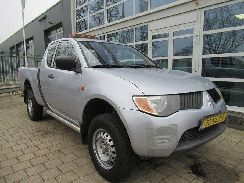 Gebraucht Mitsubishi L Invite 136 PS (100 kW) 2008 Silber SUV
