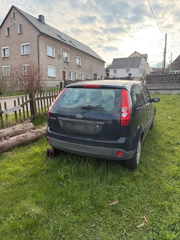 Second-hand Ford Focus 60 CP (44 kW) 2006 Albastru Hatchback