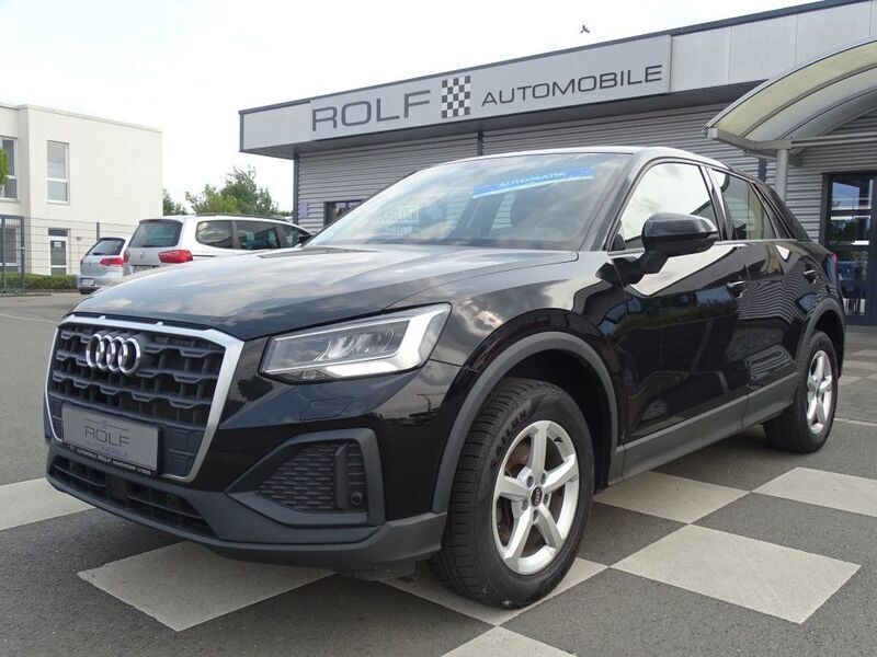 Schwarz brillantschwarz Gebraucht 2022 Audi Q2 Basis SUV | 22.980 € (Fairer Preis) - Bild 1/3