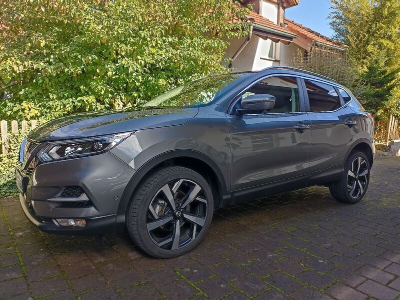 Grau Gebraucht 2017 Nissan Qashqai Tekna SUV | 16.950 € (Fairer Preis) - Bild 1/4