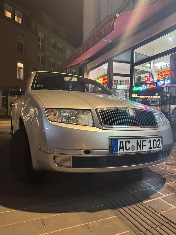 Silber Gebraucht 2001 Skoda Fabia Kleinwagen | 1.600 € - Bild 1/4