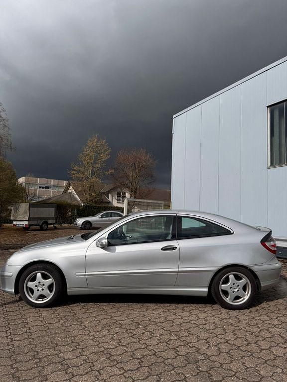 Gebraucht Mercedes C200 163 PS (119 kW) 2004 Silber Coupé