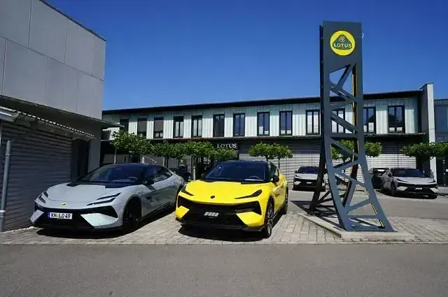 Gebraucht Lotus Emeya 450 kW (612 PS) 2025 Schwarz Kleinwagen