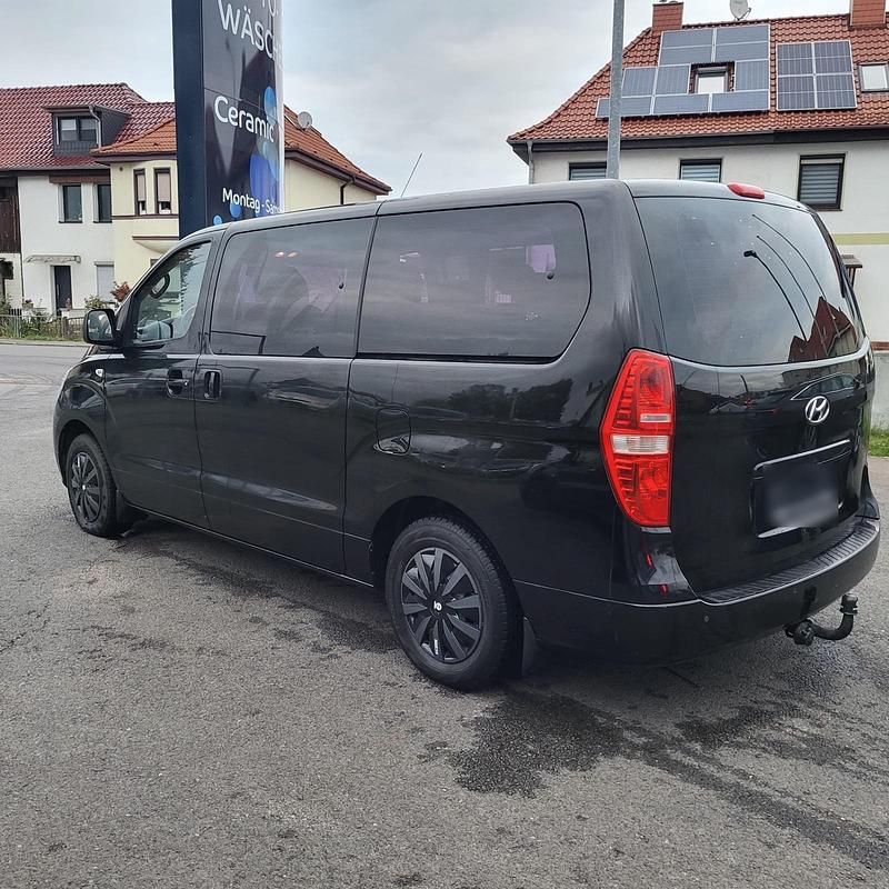 Gebraucht Hyundai H-1 170 PS (125 kW) 2009 Schwarz Van / Kleinbus