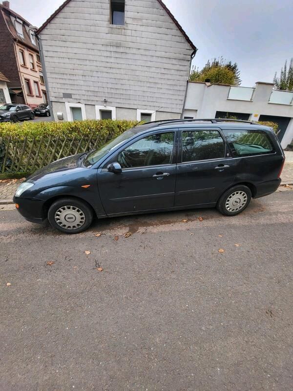 Blau Gebraucht 2001 Ford Focus Kombi | 300 € (Superpreis) - Bild 1/2