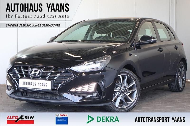 Schwarz Gebraucht 2023 Hyundai i30 Trend Limousine | 14.949 € (Guter Preis) - Bild 1/4