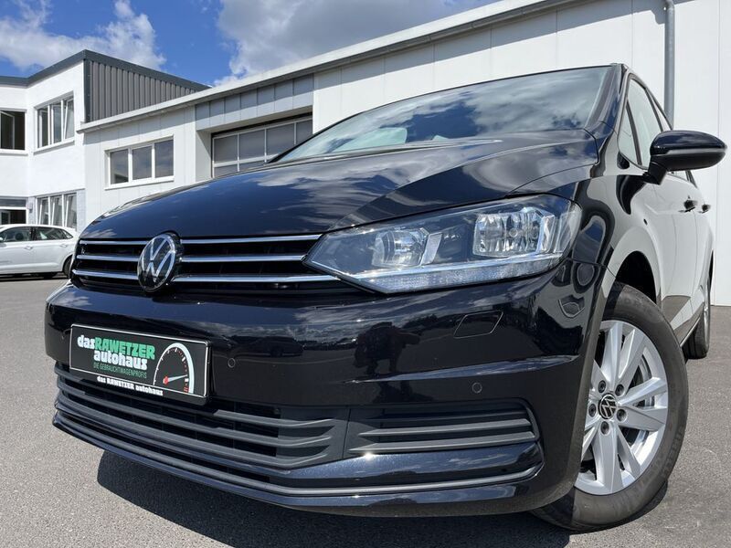 Schwarz Gebraucht 2023 VW Touran Comfortline Van / Kleinbus | 33.860 € (Fairer Preis) - Bild 1/4