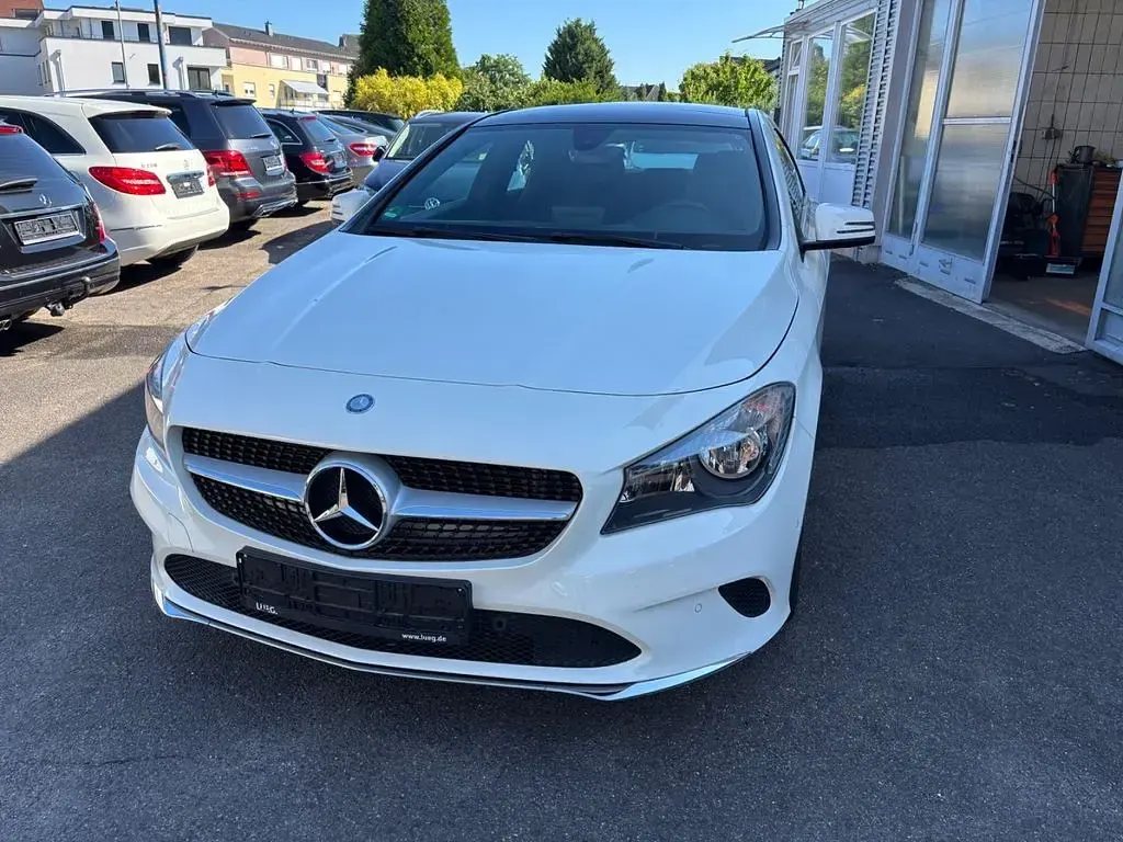 Gebraucht Mercedes CLA180 Urban 122 PS (89 kW) 2016 Weiß Coupé