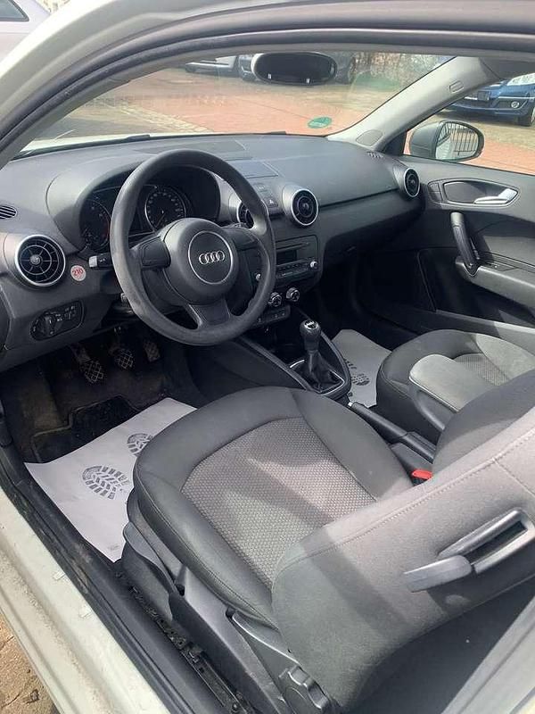 Gebraucht Audi A1 Attraction 86 PS (63 kW) 2012 Amalfiweiss Kleinwagen