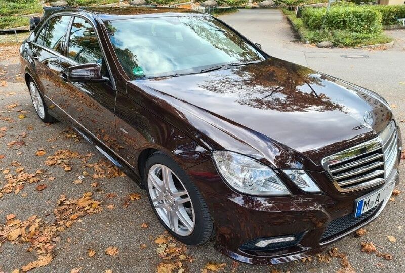 Braun Gebraucht 2009 Mercedes E350 Avantgarde Limousine | 15.900 € (Etwas zu teuer) - Bild 1/4