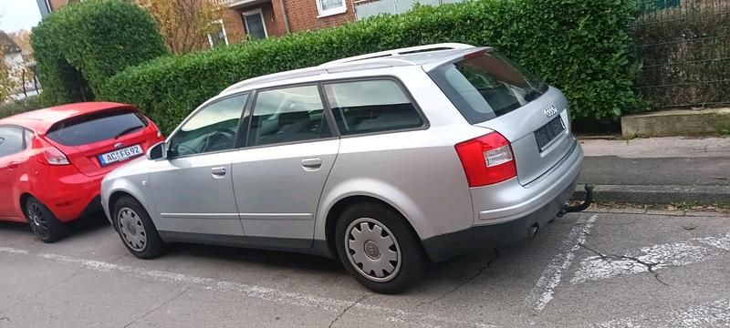 Grau Gebraucht 2002 Audi A4 Kombi | 750 € (Superpreis) - Bild 1/4