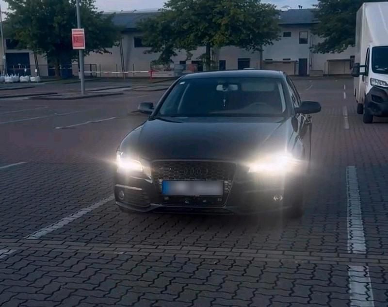 Gebraucht Audi A4 Sport 160 PS (117 kW) 2011 Blau Limousine