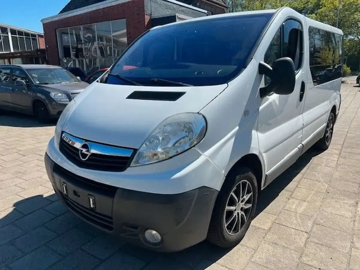 Usata Opel Vivaro 145 CV (106 kW) 2011 Bianco Monovolume